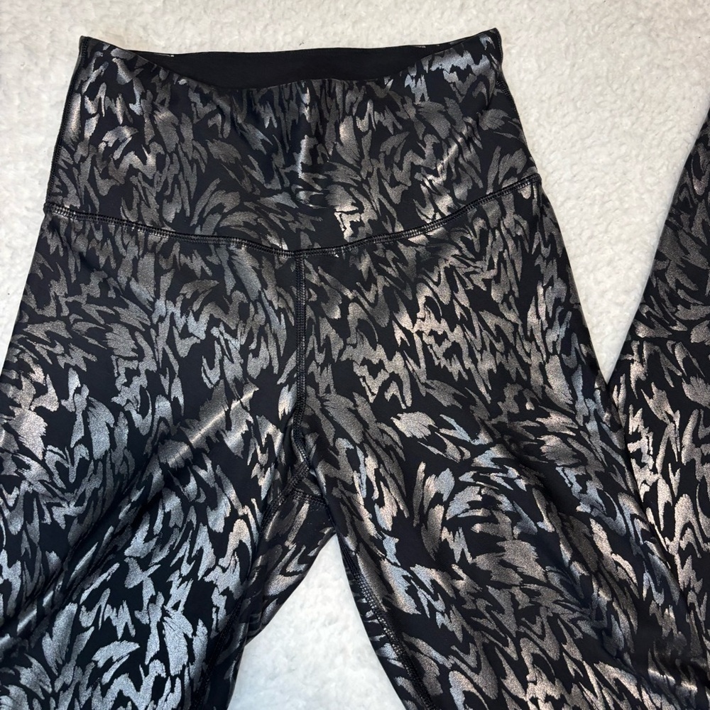 Old Navy Active Women High Rise Powersoft Foil-Print Leggings - Picture 3 of 8